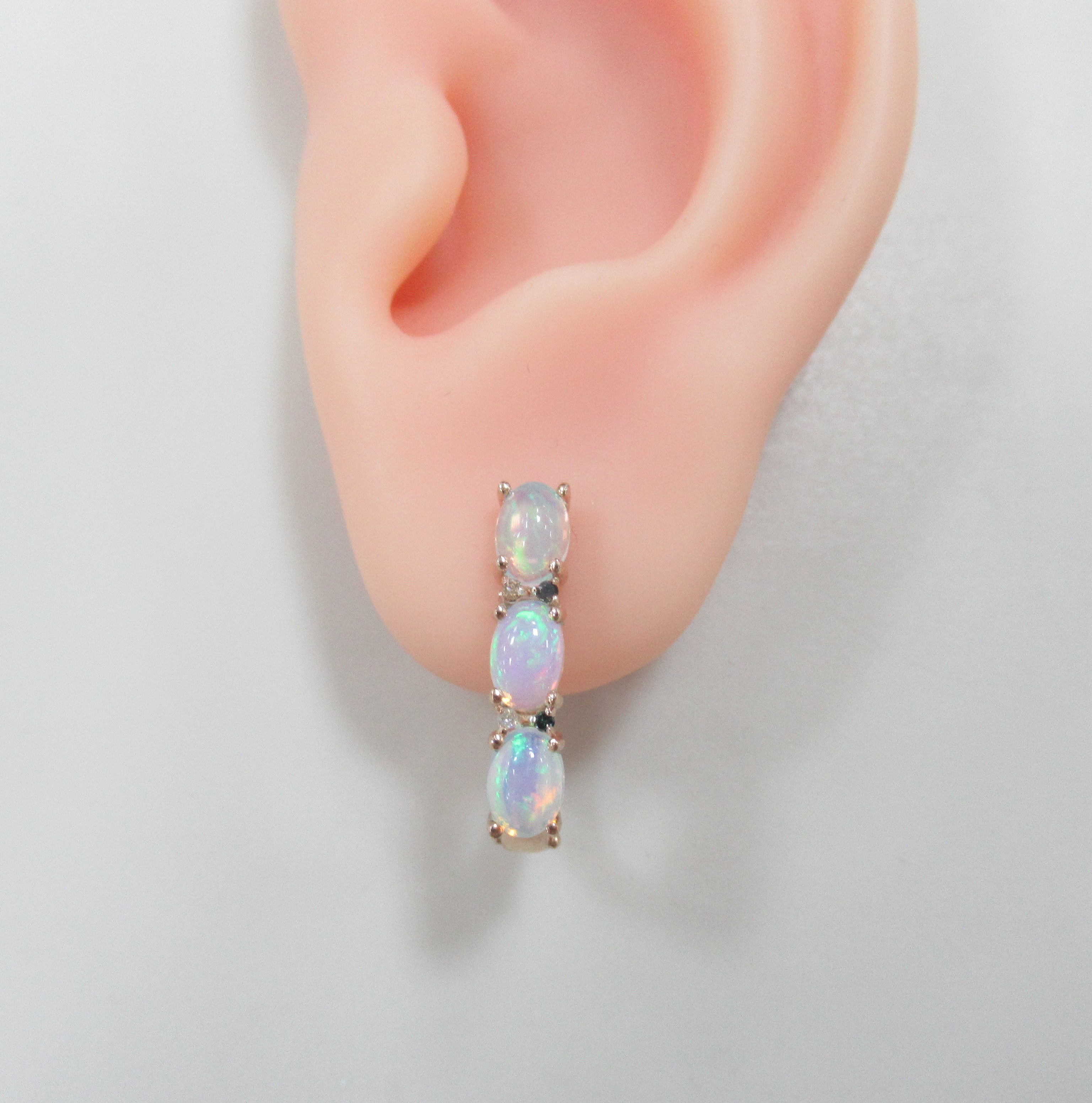 Серебряные серьги с опалами и цветными бриллиантами